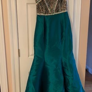Emerald green evening gown!! Worn only once! Beautiful Beading front and back.